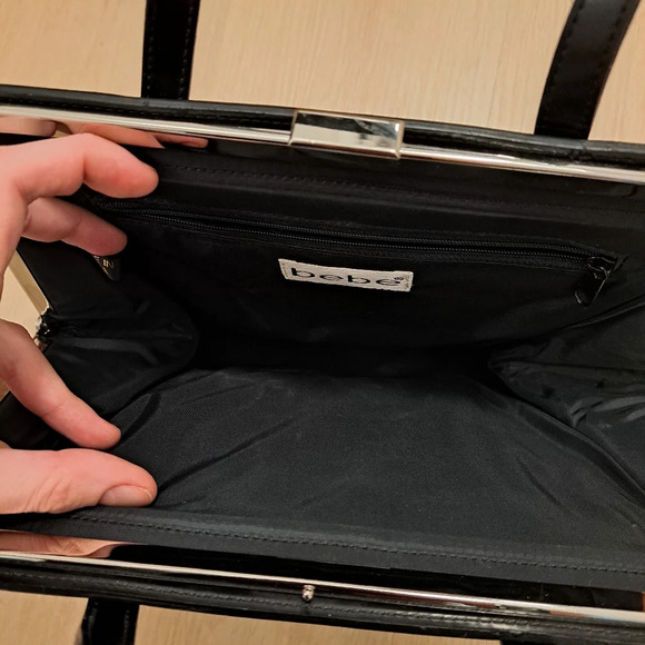 Bebe Black Shiny Leather Minimalist Snap Closure Y2K Medium Handbag Purse - Picture 4 of 10